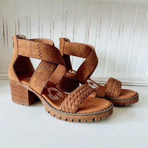 NIB Brand New Very G Vana Tan Tooled Woven Strappy Chunky Heels Heeled Shoes - Picture 3 of 8